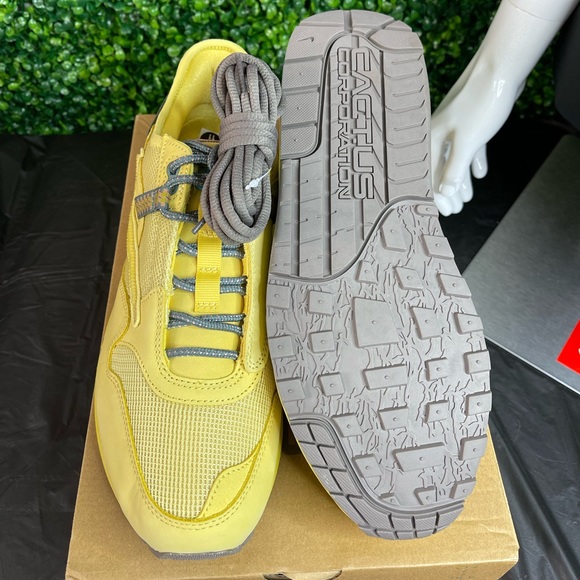 NIKE AIR MAX 1 (TRAVIS SCOTT) (SATURN) (Sz 11) - Picture 3 of 10